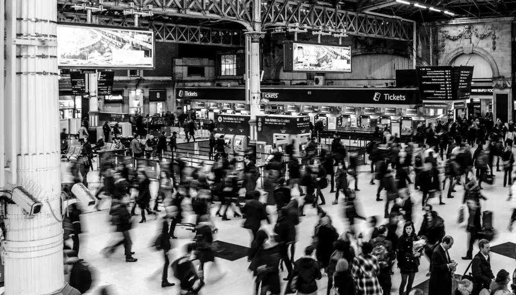 A crowded station concourse, in black and white.